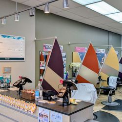 Great Clips - front desk + barber stations // Great Clips * Hoover, AL