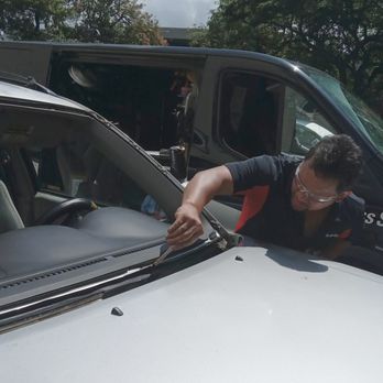Safelite AutoGlass - James prepping the perimeter windshield area. - Auto Glass Services Near Me - Honolulu, Hawaii