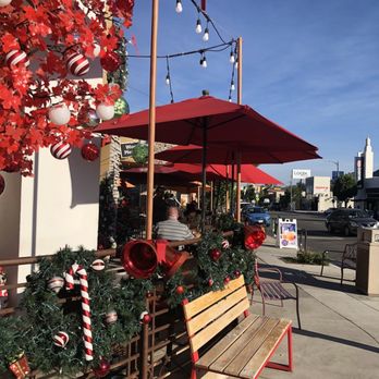 Red Maple - Outdoor waiting area - Cafes Near Me - Los Angeles, California Red Maple - Outdoor waiting area - Cafes Near Me - Los Angeles, California