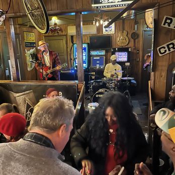 Mamies Milwaukee - Great blues music - Bars Near Me - Milwaukee, Wisconsin