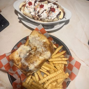 Moonlite Diner - Ham & Turkey Croque Monsieur and Banana Split - Diners Near Me - Fort Lauderdale, Florida Moonlite Diner - Ham & Turkey Croque Monsieur and Banana Split - Diners Near Me - Fort Lauderdale, Florida