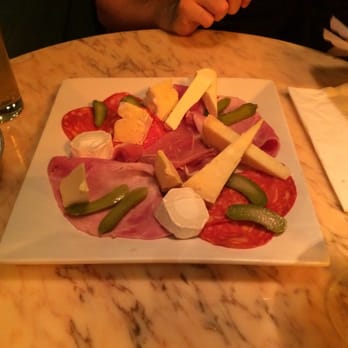 Les Blouses Blanches - Charcuterie & fromage - Lounges Near Me - Paris, 75 Les Blouses Blanches - Charcuterie & fromage - Lounges Near Me - Paris, 75
