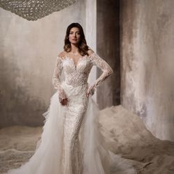 Poshfair Bridal - Lace fitted wedding dress with long sleeves and removable train