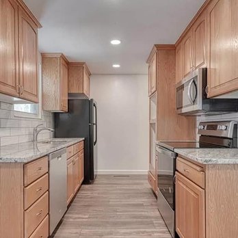 Granite Designs - a narrow kitchen with wood cabinets - Countertop Installation Near Me - Rigby, Idaho Granite Designs - a narrow kitchen with wood cabinets - Countertop Installation Near Me - Rigby, Idaho