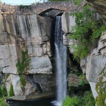 Lookout Mountain Attractions - The waterfall on Lovers Leap - Landmarks & Historical Buildings Near Me - Lookout Mountain, Georgia Lookout Mountain Attractions - The waterfall on Lovers Leap - Landmarks & Historical Buildings Near Me - Lookout Mountain, Georgia