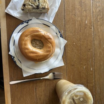 Insomnia Coffee - Blueberry Lemon Coffee Cake (Gluten Free & Vegan) Bagel Sandwich Latte with Vanilla and Oat Milk - Coffee & Tea Near Me - Hillsboro, Oregon