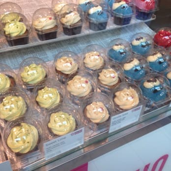 Café Virán - Leuke creaties met bv cookiemonster - Desserts Near Me - Schiphol, New Hampshire