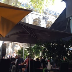 Brasserie des Arenes - Le patio.