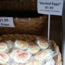 Chocolate deviled eggs. Makes me want to try to make them..their so cool Chocolate deviled eggs. Makes me want to try to make them..their so cool