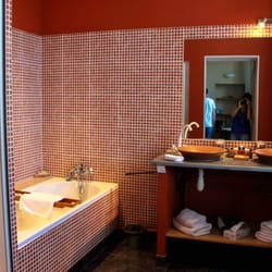 Le Couvent - Salle de bain avec douche & baignoire