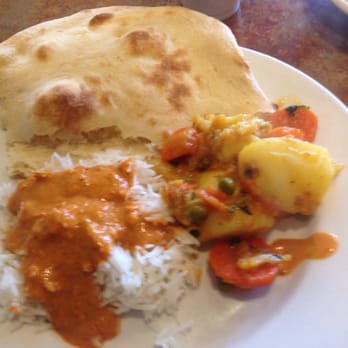 Tandoori Nights - Vegetarian veggie mix, rice with curry sauce and naan. - Pakistani Near Me - Roseville, California