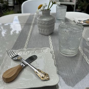 Fleur Sauvage Chocolates - Outdoor seating - Chocolatiers & Shops Near Me - Windsor, California Fleur Sauvage Chocolates - Outdoor seating - Chocolatiers & Shops Near Me - Windsor, California