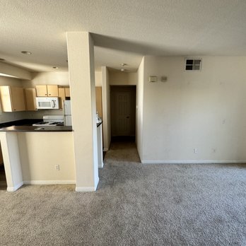 Tierra Vista Apartments - Living room/hallway - Apartments Near Me - Oxnard, California Tierra Vista Apartments - Living room/hallway - Apartments Near Me - Oxnard, California