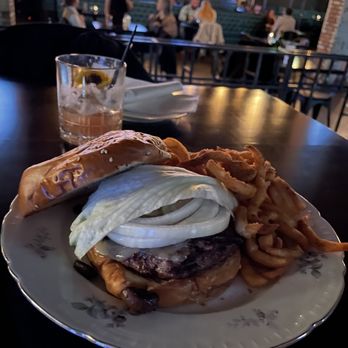Sovereign - cheeseburger - Gastropubs Near Me - Plainfield, Illinois