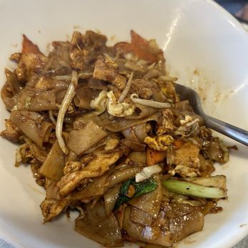 MAKANMAKAN - Kwetiau Goreng stir fried big flat rice noodle with egg, vegetables, and meat - Indonesian Near Me - Sandy, Utah MAKANMAKAN - Kwetiau Goreng stir fried big flat rice noodle with egg, vegetables, and meat - Indonesian Near Me - Sandy, Utah