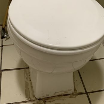 Frontier Motel - Toilet is lopsided, you sit on a sideways tilt - Hotels Near Me - Kingdom City, Missouri Frontier Motel - Toilet is lopsided, you sit on a sideways tilt - Hotels Near Me - Kingdom City, Missouri