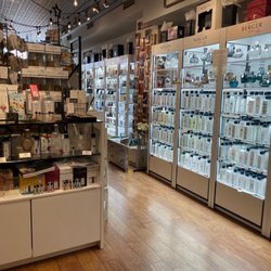 Crafted Decor - Maison Berger is a French product invented over 100 years as a medical device. These days it is also known for its luxurious home fragrance
