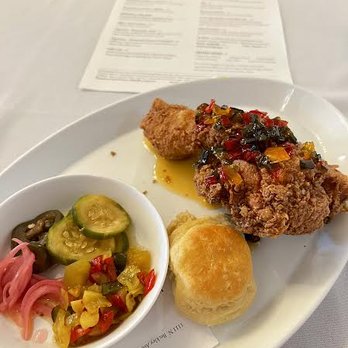 Restaurant Beatrice - Mammaw's Fried Chicken With Biscuit - Cajun/Creole Near Me - Dallas, Texas