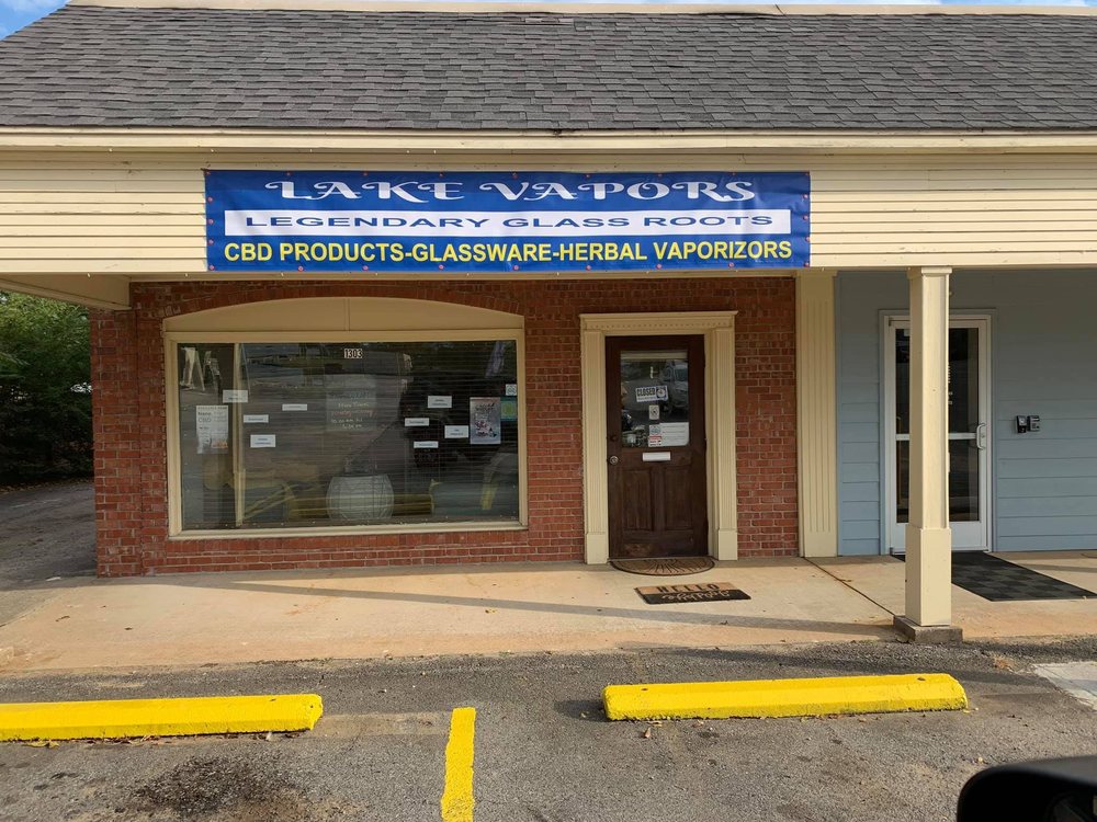 LAKE VAPORS VAPE SHOP Updated September 2024 1303 Hwy 65 S, Clinton
