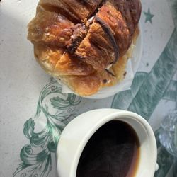Bibliobar - My coffee and croissant