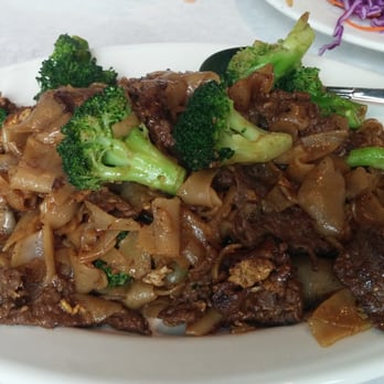 Saladang - Pad see ew with beef - Thai Near Me - Pasadena, California Saladang - Pad see ew with beef - Thai Near Me - Pasadena, California