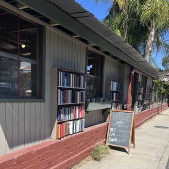 Bart's Books - entrance - Bookstores Near Me - Ojai, California
