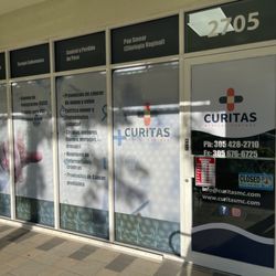 Curitas Medical Center - Frente de nuestra oficina. Con una ubicación excelente, muy cerca de todo en Coral Way y la 142 Ave, en SW de Miami.