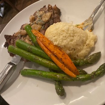 Wence's - Rib eye steak butter mashed potatoes and veggies - New American Near Me - Pleasant Hill, California Wence's - Rib eye steak butter mashed potatoes and veggies - New American Near Me - Pleasant Hill, California
