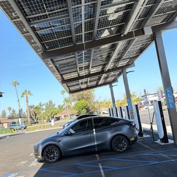 Rove Charging Station - Convenience Stores Near Me - Costa Mesa, California Rove Charging Station - Convenience Stores Near Me - Costa Mesa, California