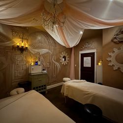 Royal Salt Cave Spa - Couple massage room