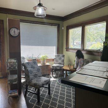 Turning Point Chiropractic - Waiting area - Chiropractors Near Me - Atlanta, Georgia Turning Point Chiropractic - Waiting area - Chiropractors Near Me - Atlanta, Georgia