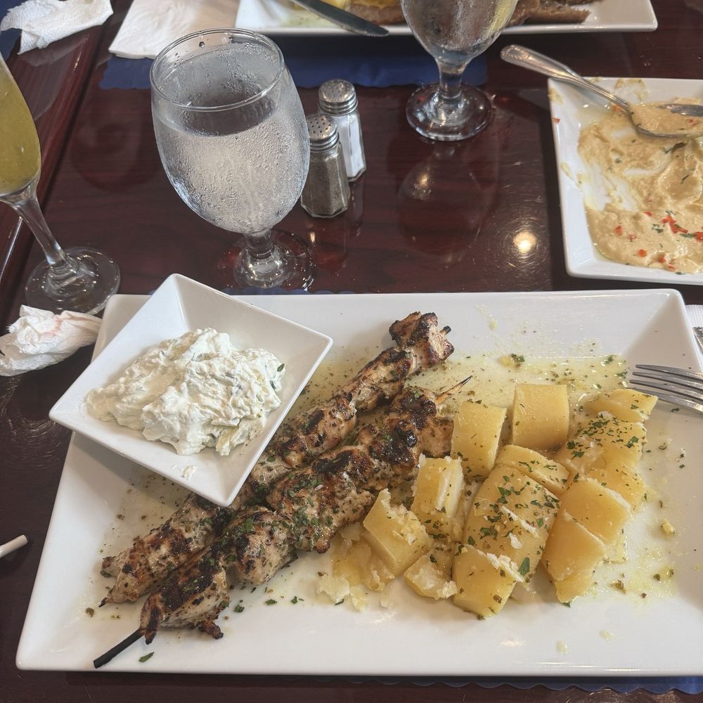 Chicken Skewers with Lemon Potatoes Chicken Skewers with Lemon Potatoes