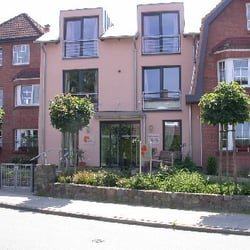 Fröhlich Senioren - und Pflegepension - Frontansicht Fröhlich Senioren- und Pflegepension in Bergstedt