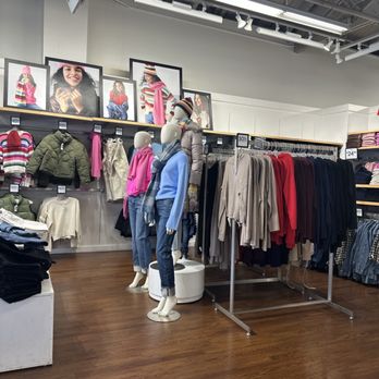 Gap Factory - Men's Clothing Near Me - Burbank, California