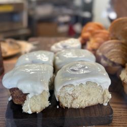 M's Bakery - Cinnamon rolls