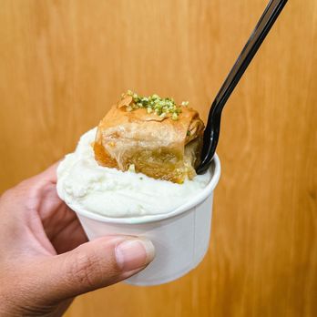 Mashti Malone's - Dulce de leche (Baklava Special) - Ice Cream & Frozen Yogurt Near Me - Los Angeles, California