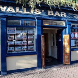 Wallis's Town Hall Bar