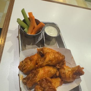 Burger Schmurger - Buffalo wings appetizer - Burgers Near Me - Dallas, Texas Burger Schmurger - Buffalo wings appetizer - Burgers Near Me - Dallas, Texas