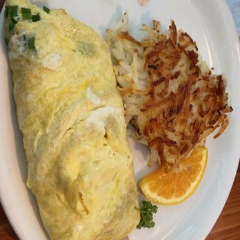 Moke’s Bread And Breakfast - Veggie Omelet - Breakfast & Brunch Near Me - Honolulu, Hawaii