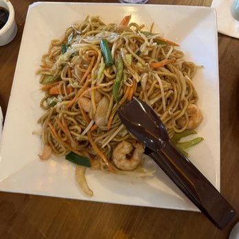 Trendy Dumpling - Shrimp Lo Mein - Noodles Near Me - Houston, Texas