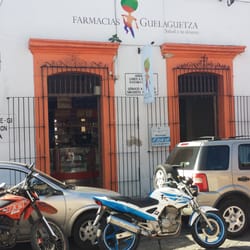 Farmacias Guelaguetza - Fachada principal