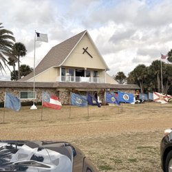 Daytona Beach Drive-In Christian Church - drive in church, pastor wears sunglasses, honk for "amen", wearing shorts t-shirt and sandals, what a wonderful idea. love this!