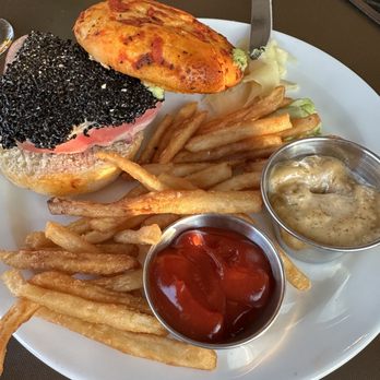 Maxwell's Beach Cafe - Ahi Tuna Sandwich - New American Near Me - Arnolds Park, Iowa