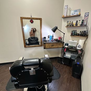 Chris V Barber - Chris V Barber Suite - Barbers Near Me - Woodland Hills, California Chris V Barber - Chris V Barber Suite - Barbers Near Me - Woodland Hills, California