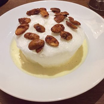 L'Oseille - Oeuf à la neige aux amandes caramélisées - French Near Me - Paris, 75
