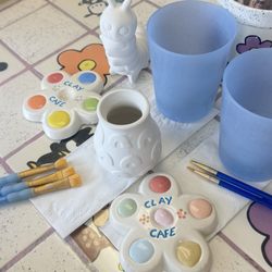 Clay Café - Paint and brushes included