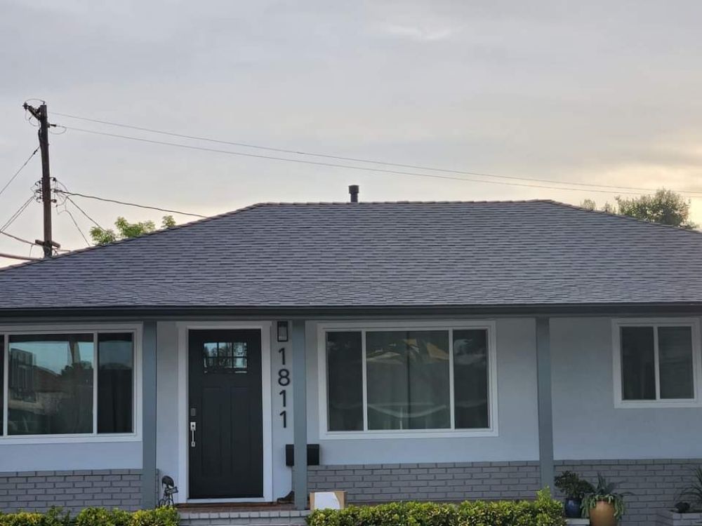 Slide of Jorges Roofing & Construction