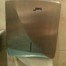 Jovel Music Hall - Städtepartnerschaft Berlin-Münster: Was in Münster das Jovel, ist in Berlin "der Jofel", ein Edelstahlspender (gesehen in