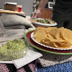 O'rale Mexican Restaurant - Guacamole and chips
