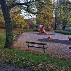 Park Ivana Jilemnického - Skromné (a v tomto parku jediné) hřiště pro nejmenší děti